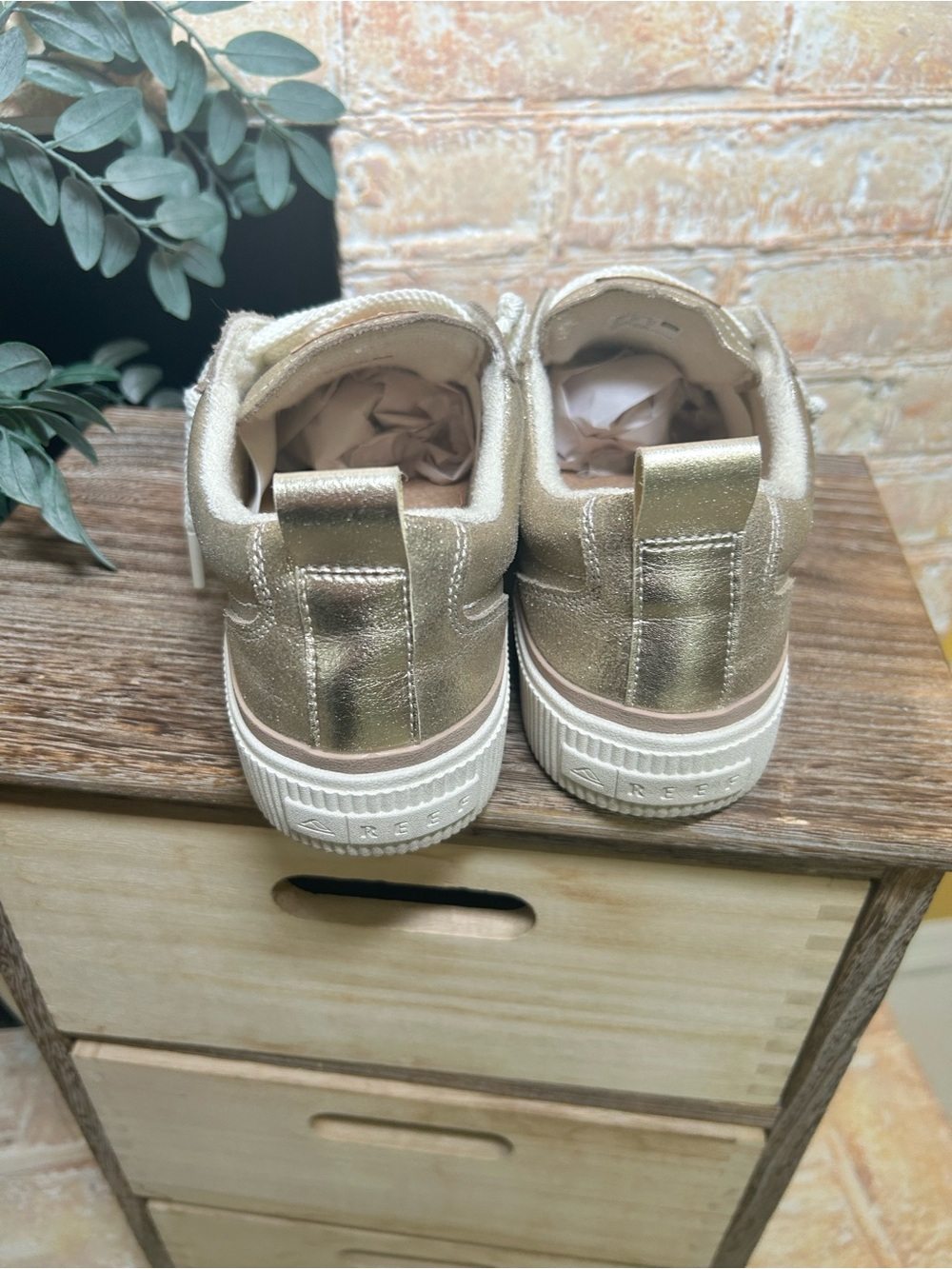 REEF Lay Day Dawn Metallic Gold Leather Sneakers Size 10 Cork comfort  #11 - Picture 5 of 10